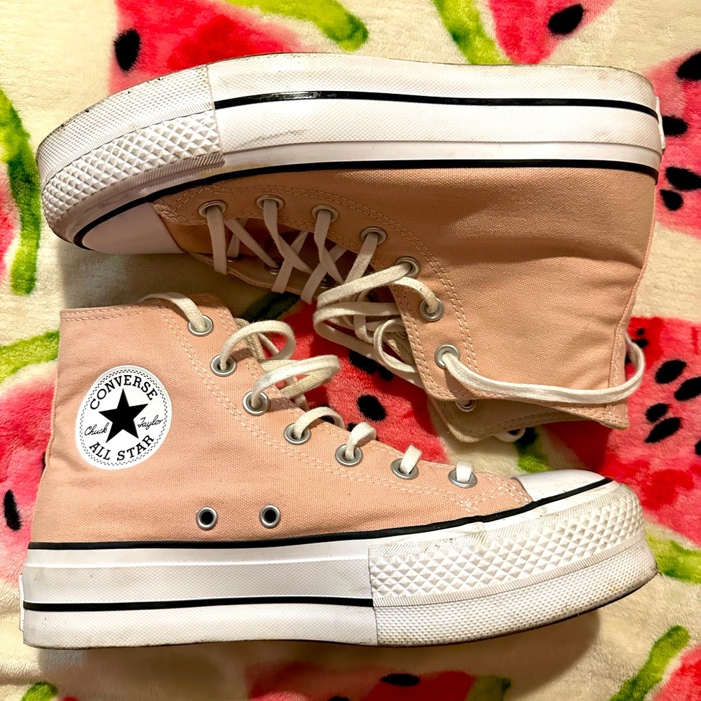 perfect condition pink clay platform converse!!!